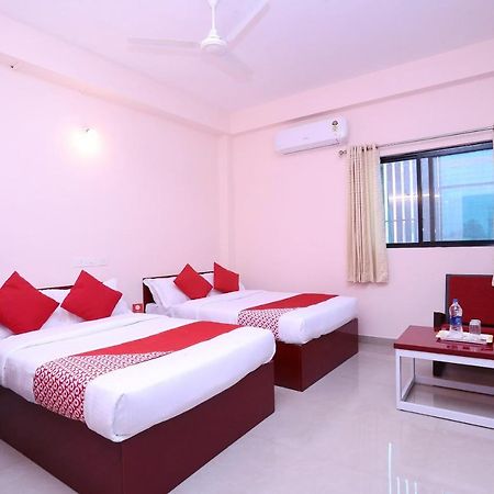 Oyo 13577 Tkr Metro Residency Hotel Kochi Exterior photo