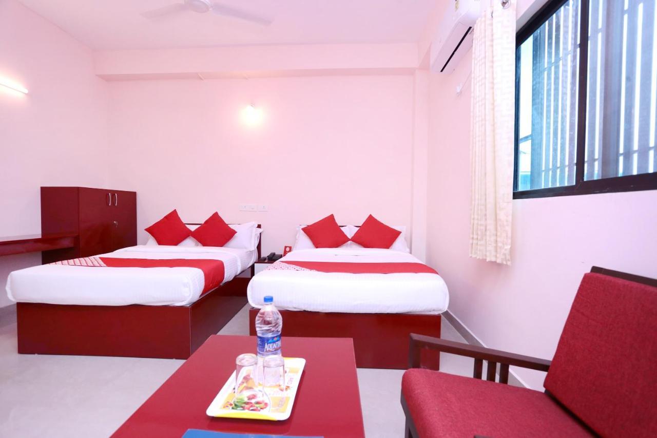 Oyo 13577 Tkr Metro Residency Hotel Kochi Exterior photo