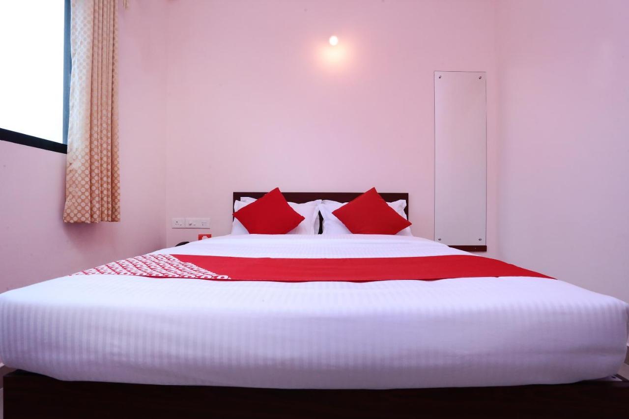 Oyo 13577 Tkr Metro Residency Hotel Kochi Exterior photo