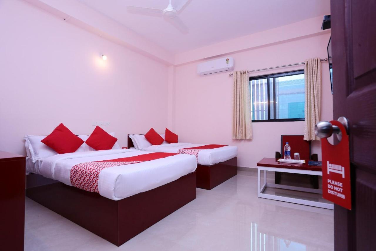 Oyo 13577 Tkr Metro Residency Hotel Kochi Exterior photo