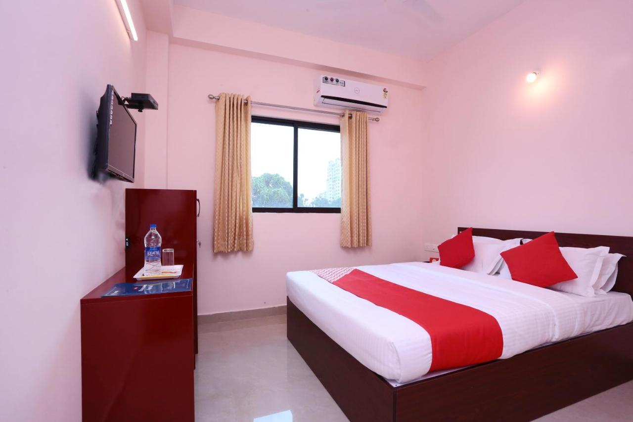 Oyo 13577 Tkr Metro Residency Hotel Kochi Exterior photo