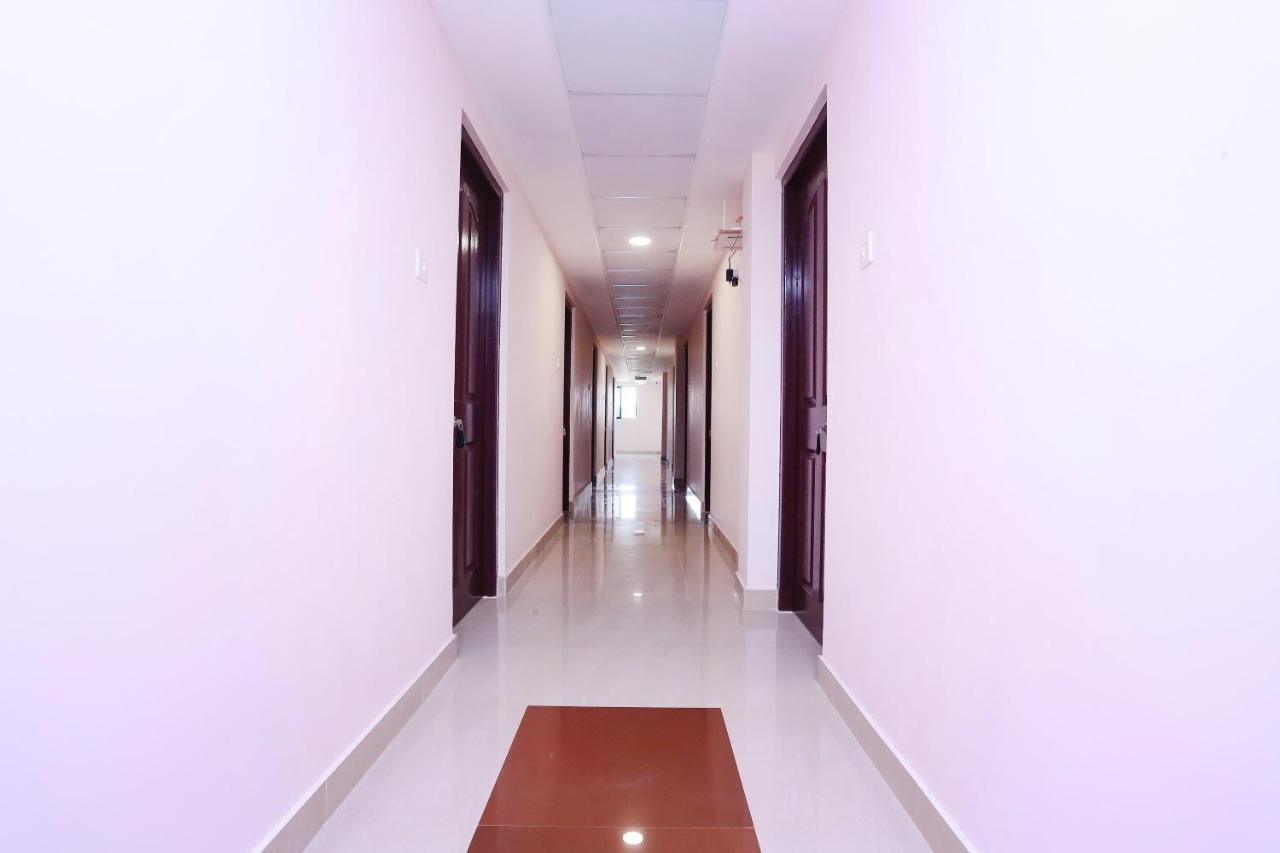 Oyo 13577 Tkr Metro Residency Hotel Kochi Exterior photo
